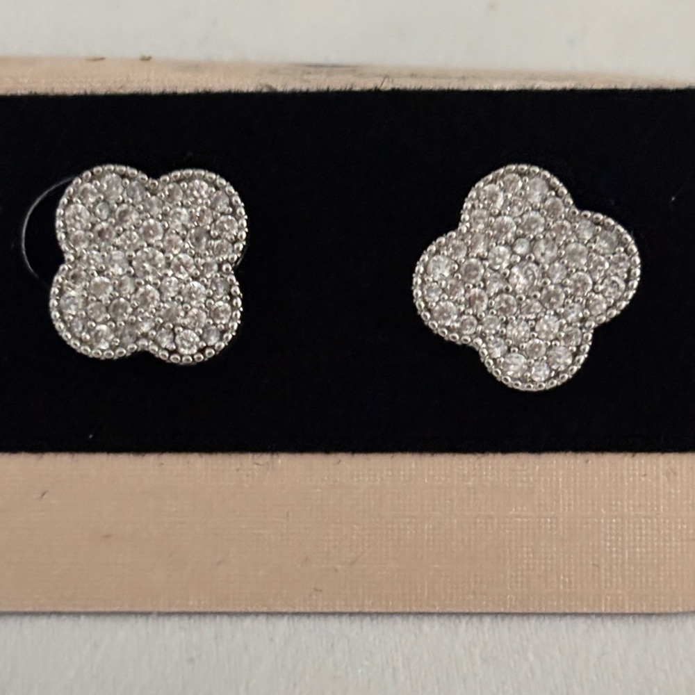 Beautiful Clover Stud Earrings